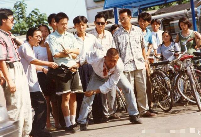 被低估的无厘头喜剧（实打实的黑色喜剧）(6)