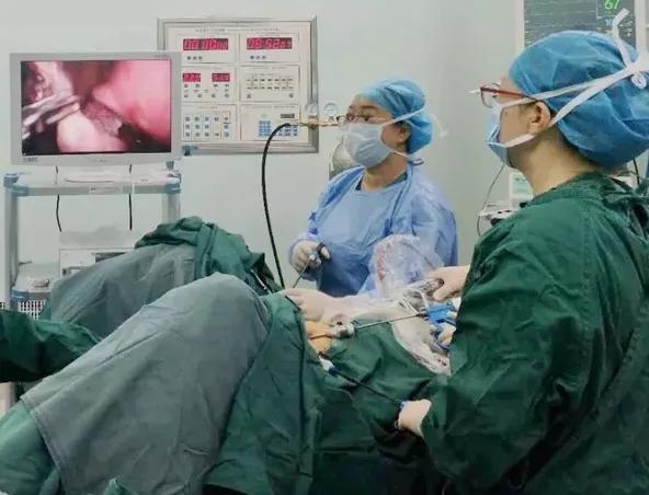 腹腔镜下子宫根治性切除术（开启微创技术新篇章）(2)