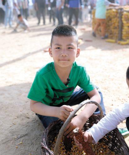 爸爸去哪儿第三季宝宝们现状（萌娃萌爸齐耍宝）(2)