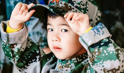 爸爸去哪儿4安吉的人气（爸爸去哪儿四季男孩大PK）(10)