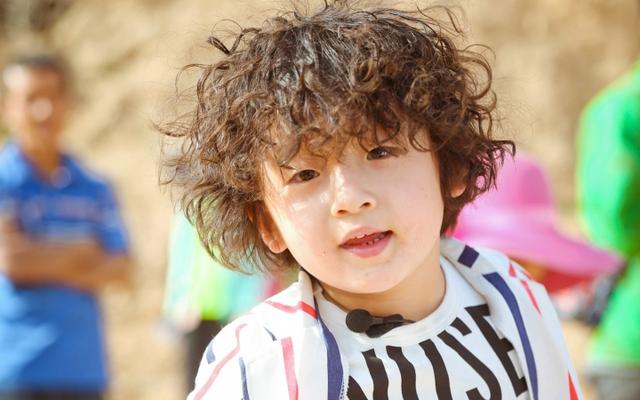 爸爸去哪儿4安吉的人气（爸爸去哪儿四季男孩大PK）(9)