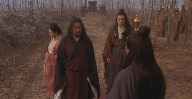 张丰毅搞笑名场面（张丰毅追着李雪健打水仗）(1)