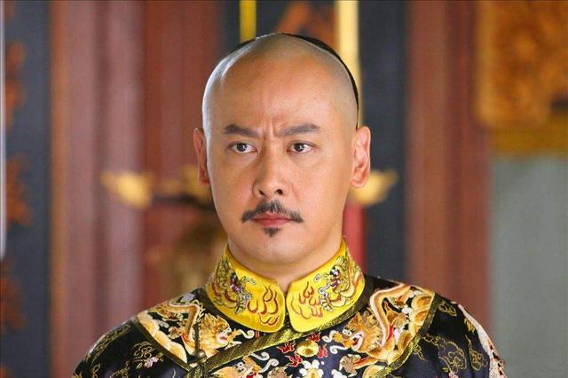 唐英监造的最好看瓷瓶（唐英的两尊瓷像为何都成了国宝）(6)