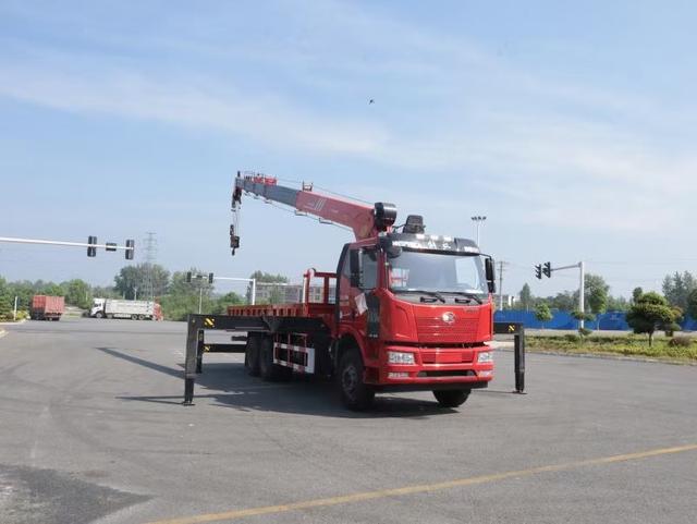 随车吊多少钱能买回来(随车吊新车价格多少钱一辆)(1)