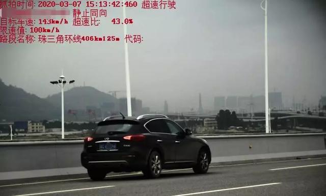 女司机超速不出示驾驶证后续(女司机开保时捷718高速狂飙)(1)