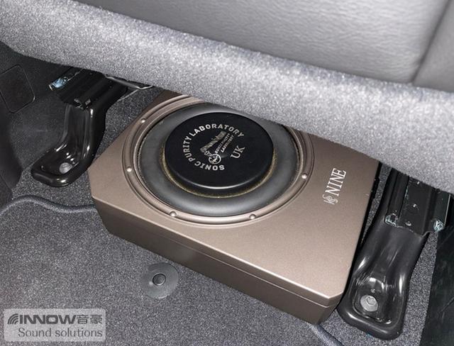 深圳牧马人音响改装(上海音豪jeep牧马人汽车音响改装英国UK超薄低音炮)(3)