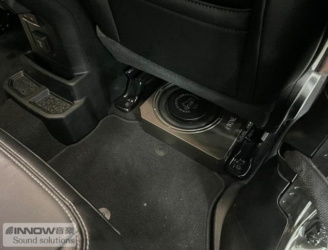 深圳牧马人音响改装(上海音豪jeep牧马人汽车音响改装英国UK超薄低音炮)(4)
