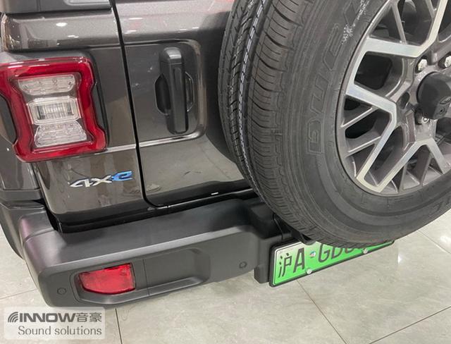深圳牧马人音响改装(上海音豪jeep牧马人汽车音响改装英国UK超薄低音炮)(5)