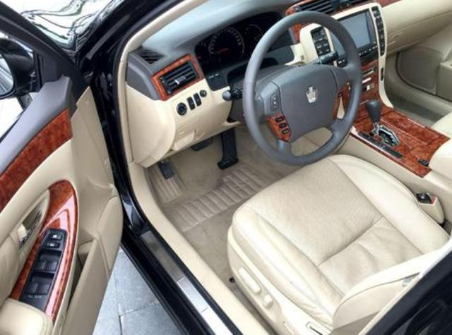 06皇冠改装外观最佳案例（20年车龄的老皇冠）(2)