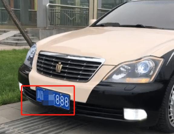 06皇冠改装外观最佳案例（20年车龄的老皇冠）(3)