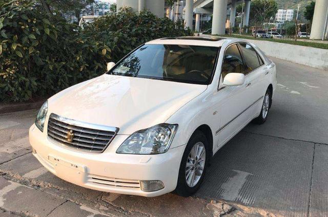 06皇冠改装外观最佳案例（20年车龄的老皇冠）(4)