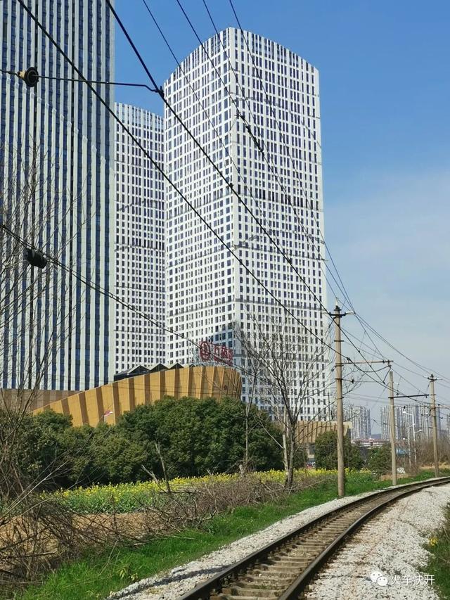 摩天岭铁路隧道具体位置(龙王山小铁路穿过一条200米隧道)(2)