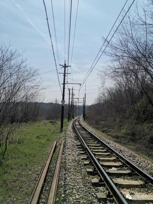 摩天岭铁路隧道具体位置(龙王山小铁路穿过一条200米隧道)(3)