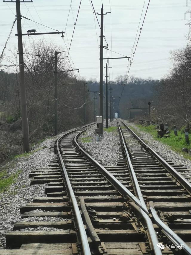 摩天岭铁路隧道具体位置(龙王山小铁路穿过一条200米隧道)(4)