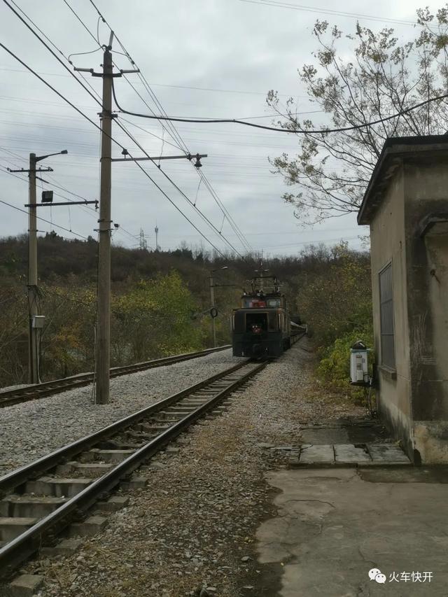 摩天岭铁路隧道具体位置(龙王山小铁路穿过一条200米隧道)(9)