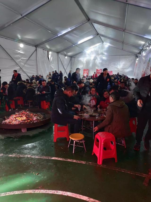 洞氮胡记羊肉馆桃源盛世形象店(从岳阳起家火了21年的洞氮胡记羊肉馆)(14)