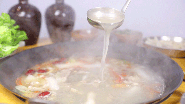 洞氮胡记羊肉馆桃源盛世形象店(从岳阳起家火了21年的洞氮胡记羊肉馆)(26)