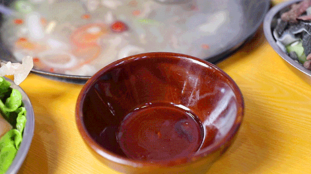 洞氮胡记羊肉馆桃源盛世形象店(从岳阳起家火了21年的洞氮胡记羊肉馆)(27)