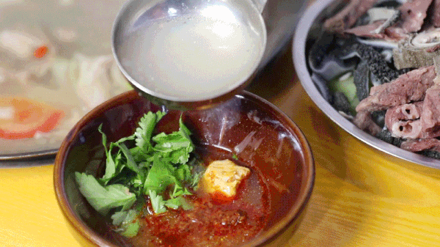 洞氮胡记羊肉馆桃源盛世形象店(从岳阳起家火了21年的洞氮胡记羊肉馆)(33)