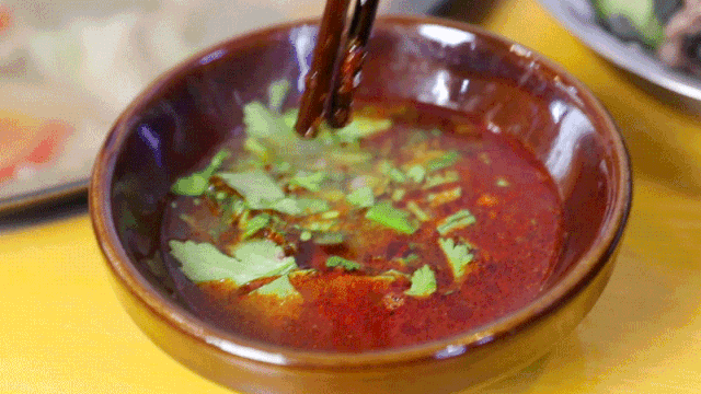 洞氮胡记羊肉馆桃源盛世形象店(从岳阳起家火了21年的洞氮胡记羊肉馆)(34)