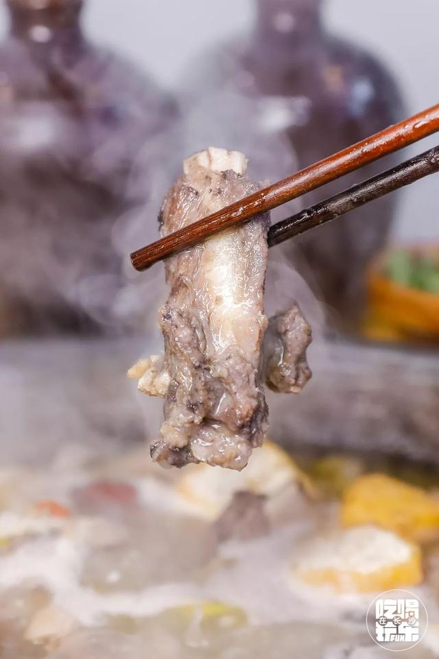 洞氮胡记羊肉馆桃源盛世形象店(从岳阳起家火了21年的洞氮胡记羊肉馆)(38)