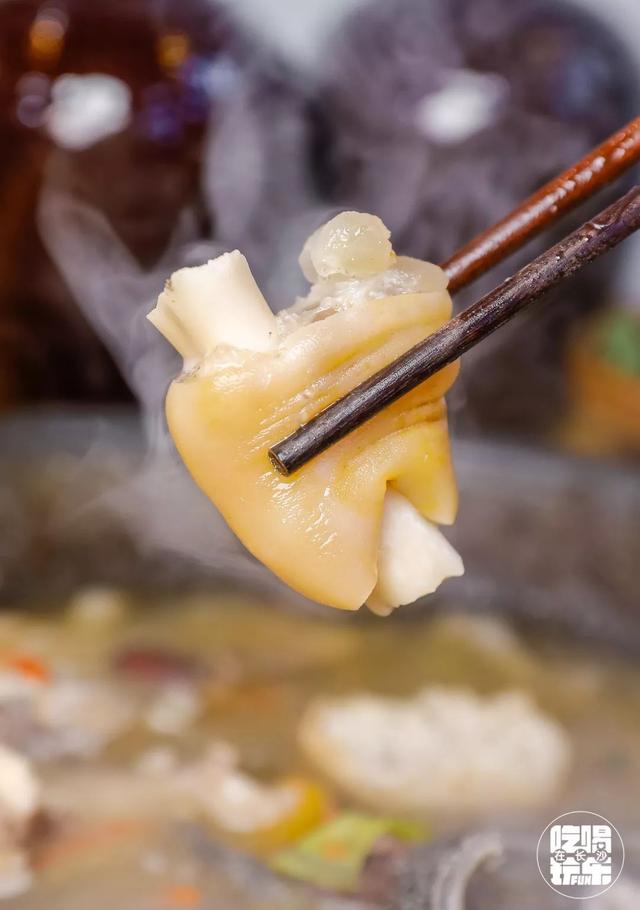 洞氮胡记羊肉馆桃源盛世形象店(从岳阳起家火了21年的洞氮胡记羊肉馆)(40)