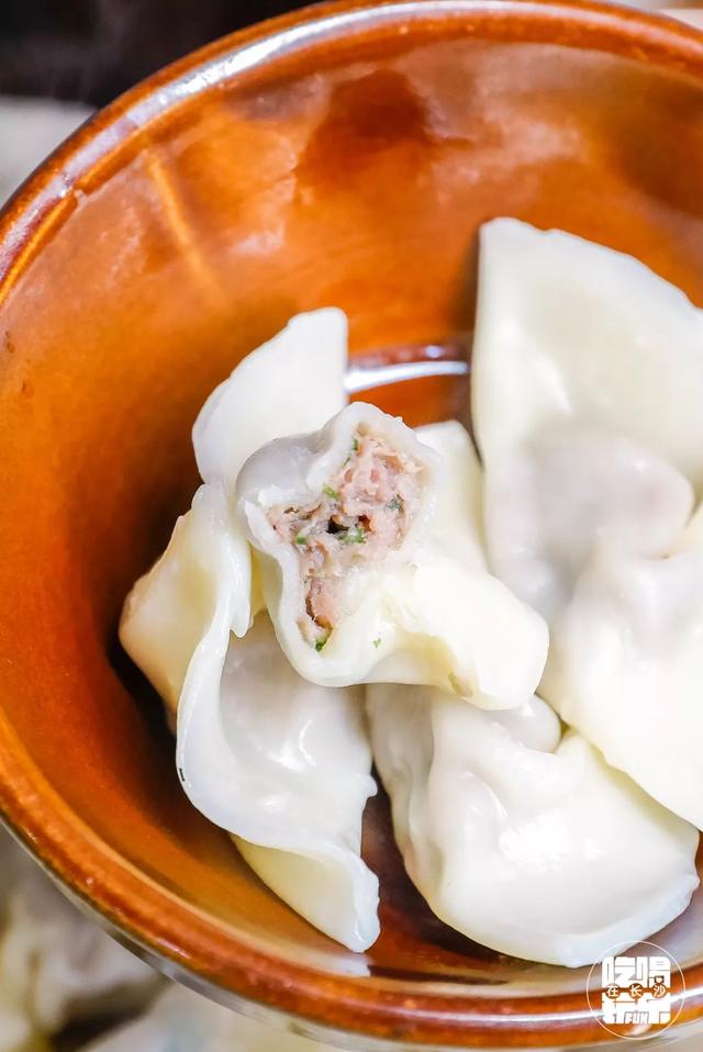 洞氮胡记羊肉馆桃源盛世形象店(从岳阳起家火了21年的洞氮胡记羊肉馆)(49)