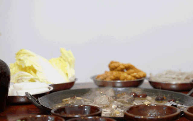 洞氮胡记羊肉馆桃源盛世形象店(从岳阳起家火了21年的洞氮胡记羊肉馆)(55)