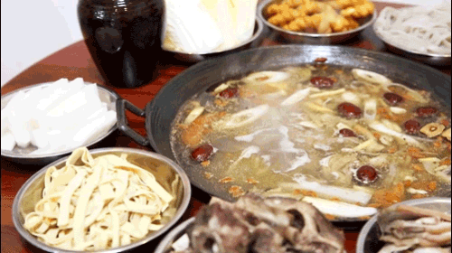 洞氮胡记羊肉馆桃源盛世形象店(从岳阳起家火了21年的洞氮胡记羊肉馆)(57)