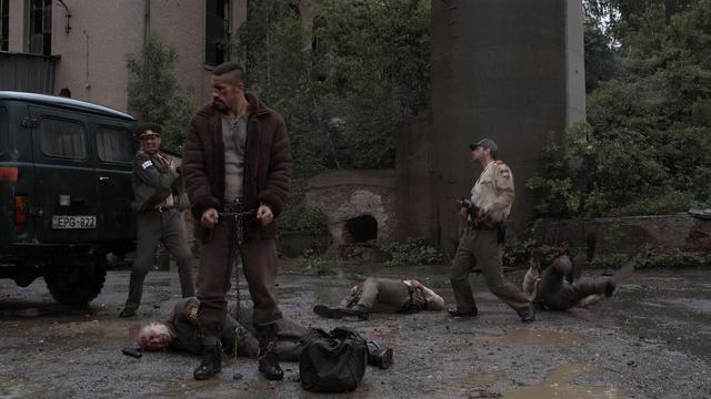 监狱中的拳王对战（监狱拳霸和国际拳王的生死对决）(6)