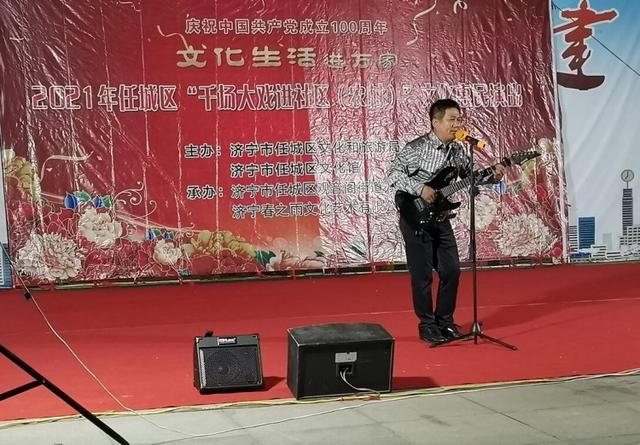 社区举办最美志愿者表彰大会(文艺志愿者一曲红梅赞)(4)