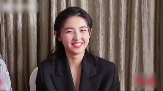 张子枫吴磊夏日少年（闭眼睛洗澡把护发素当洗发水）(6)