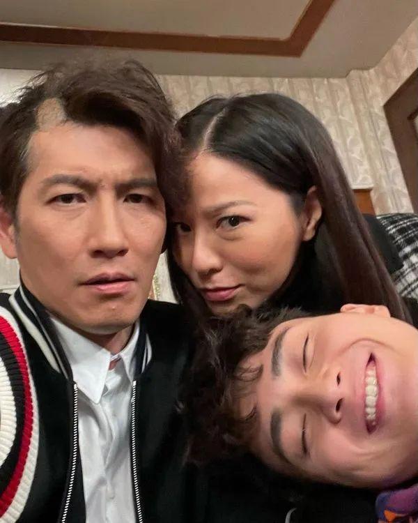 40岁前tvb当家小生（53岁TVB不老男神曾惨做亚姐观音兵）(12)