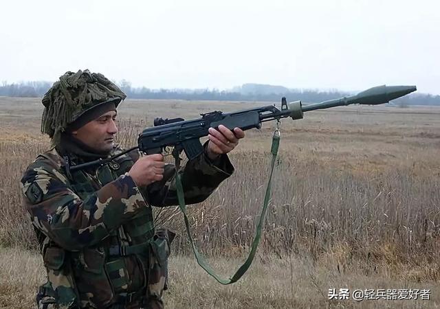 苏联aks突击步枪（冷战时期的AK终极改装）(1)