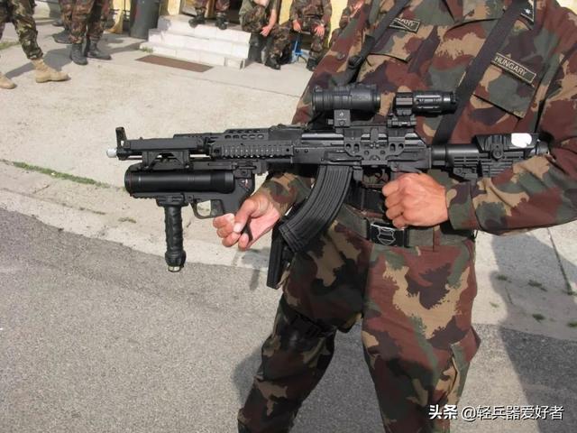 苏联aks突击步枪（冷战时期的AK终极改装）(8)