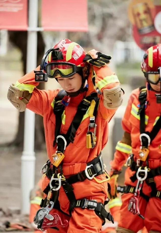 魏大勋秦霄贤拍消防在哪里播(一往无前的蓝收官)(1)