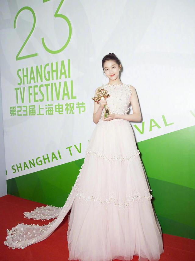 鹿晗关晓彤官宣朋友圈截图(网友喊话鹿晗出来分流)(7)