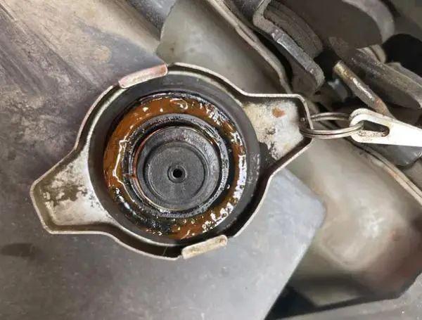 宁波买二手车被坑(宁波一男子花5000多元买二手车)(2)