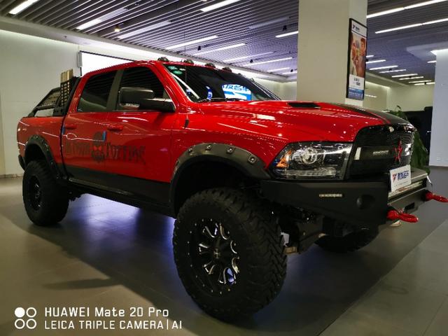 道奇公羊1500两门版改装越野版（35万就能买到限量版道奇公羊进口越野车）(3)