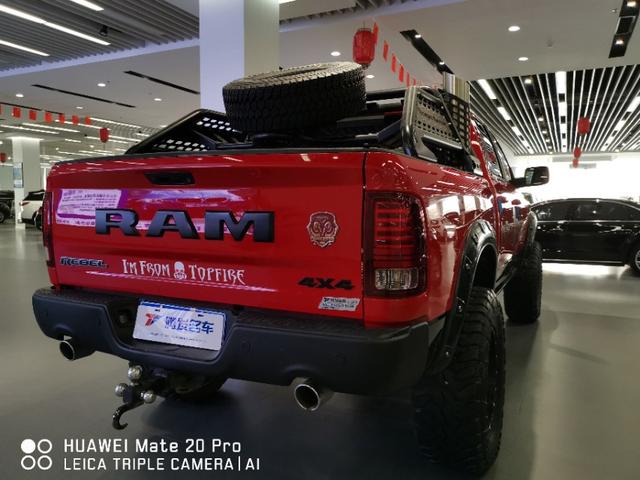 道奇公羊1500两门版改装越野版（35万就能买到限量版道奇公羊进口越野车）(4)