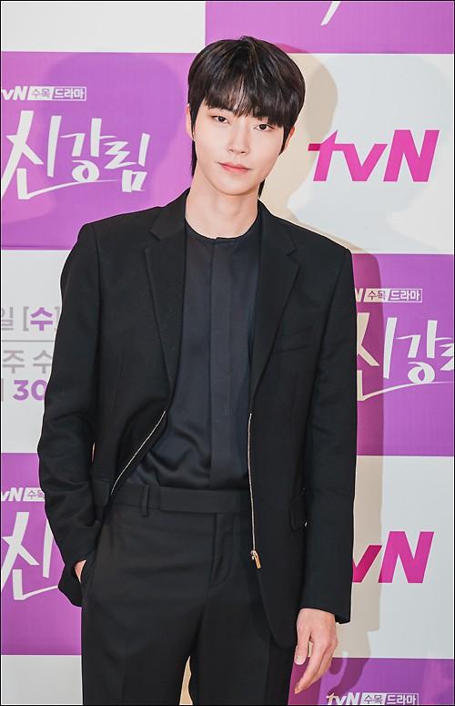 车银优文佳煐参加韩国典礼（车银优文佳煐等出席tvN新剧女神降临发布会）(10)