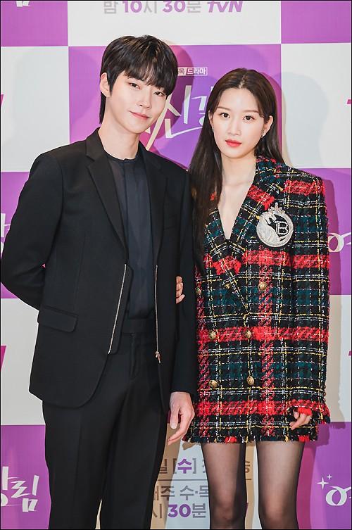 车银优文佳煐参加韩国典礼（车银优文佳煐等出席tvN新剧女神降临发布会）(7)