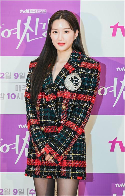 车银优文佳煐参加韩国典礼（车银优文佳煐等出席tvN新剧女神降临发布会）(8)