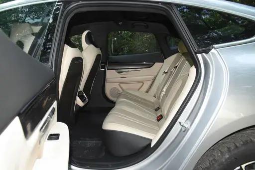 6万公里的小鹏p7值得买吗（体验小鹏P7零百加速6.7秒）(7)