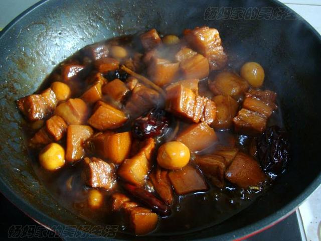 红烧肉这么做入口即化肥而不腻（教你在家做红烧肉）