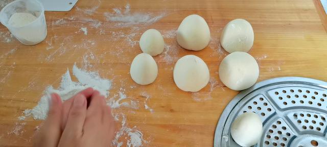 如何才能蒸出又白又大的馒头（怎样才能蒸出好吃好看的白馒头）