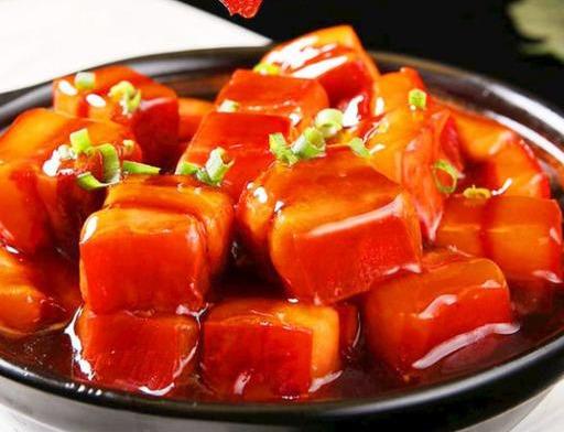 红烧肉这么做入口即化肥而不腻（教你在家做红烧肉）