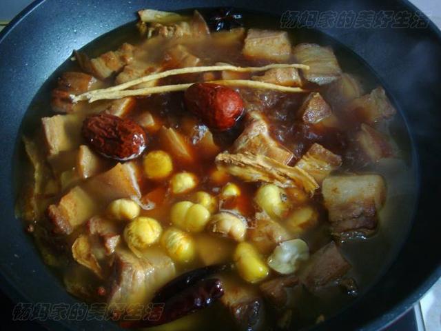 红烧肉这么做入口即化肥而不腻（教你在家做红烧肉）