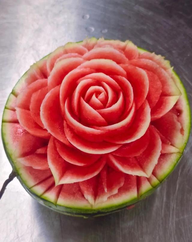 整个西瓜皮雕刻简单花式（精湛的15个西瓜雕刻艺术品）