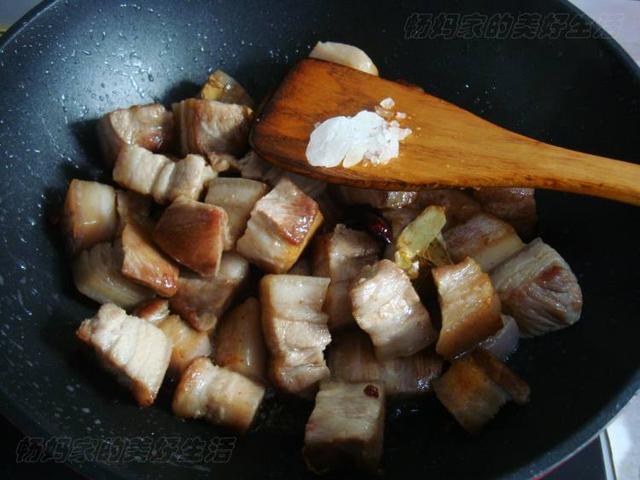 红烧肉这么做入口即化肥而不腻（教你在家做红烧肉）